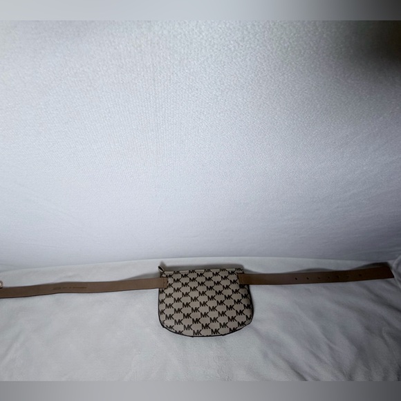 Michael Kors Women's Cream and Tan
Belt Bag - Picture 7 of 14